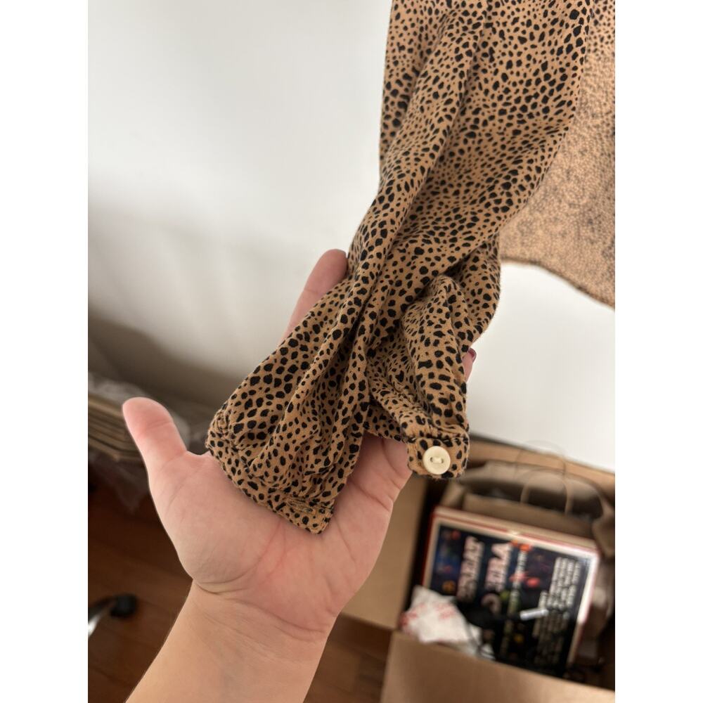 Old Navy Oversized Printed Button-Front Blouse Size L Animal Print Long Sleeve - Picture 5 of 9